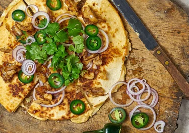 Quesadillas med jalapeño, kyckling och koriander
