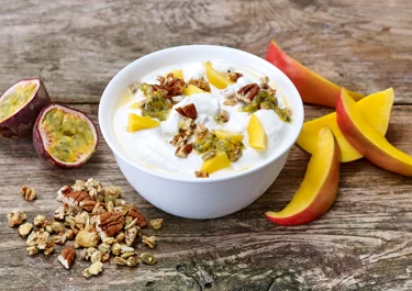 Mango and passion fruit topping for skyr