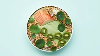 Matcha smoothie bowl