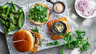 Ostburgare med portabello och vitlökssmör