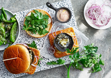 Ostburgare med portabello och vitlökssmör