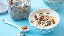 Rostad müsli med kokos och tranbär