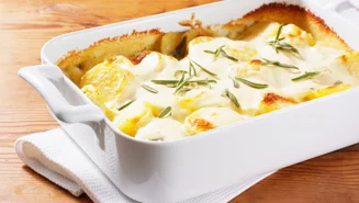 Potatisgratäng med fetaost och soltorkade tomater