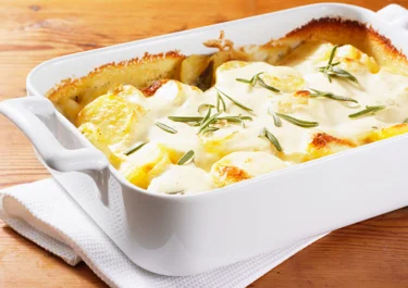 Potatisgratäng med fetaost och soltorkade tomater