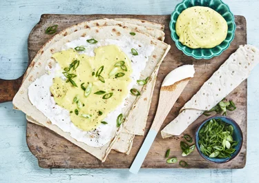 Wrap med äggröra "welsh rabbit"