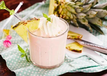 Shake med jordgubb, ananas och mynta