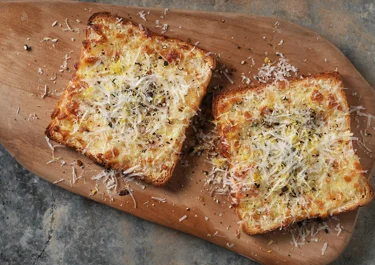 Tosti cacio e pepe uit de airfryer