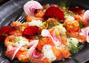 Laxcarpaccio med fläder