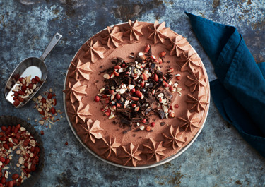 Banan- och chokladkolatårta med jordnötter