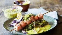 Laksespyd med broccoli-quinoa