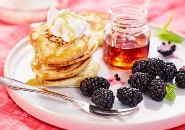 Amerikanska plättar med björnbär