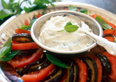 Stekt aubergine med myntayoghurt