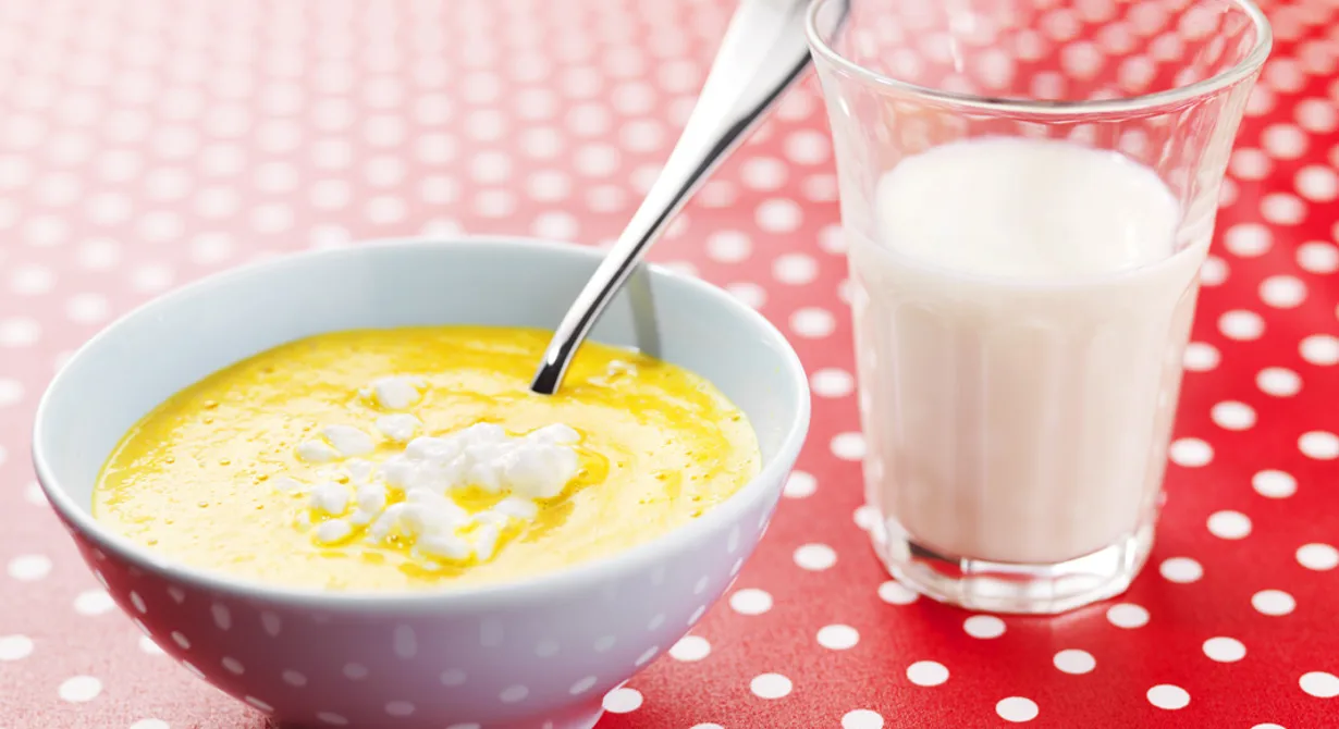 Både den härliga färgen och den välbekanta smaken lockar. Mumsiga morötter som förvandlas till soppa uppskattas av de små. En klick cottage cheese ger extra energi. Servera den på eller i en skål bredvid soppan. Du vet bäst vad dina ungar gillar.
