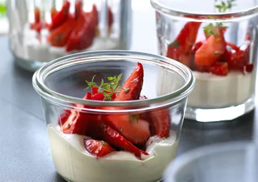 Hangop met vers fruit