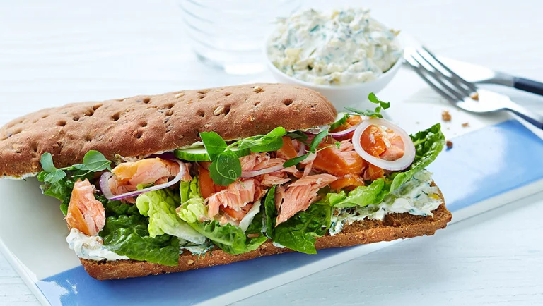 Ciabatta με πικάντικο σολομό και τυρί κρέμα
