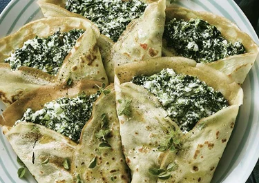 Crepe salado de espinacas, cebolla y queso