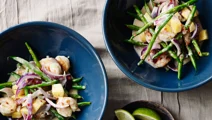 Cremet wok med tigerrejer og mango