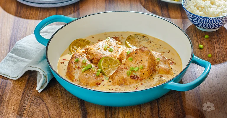 الدجاج مع صلصة كريمة الليمون والزنجبيل