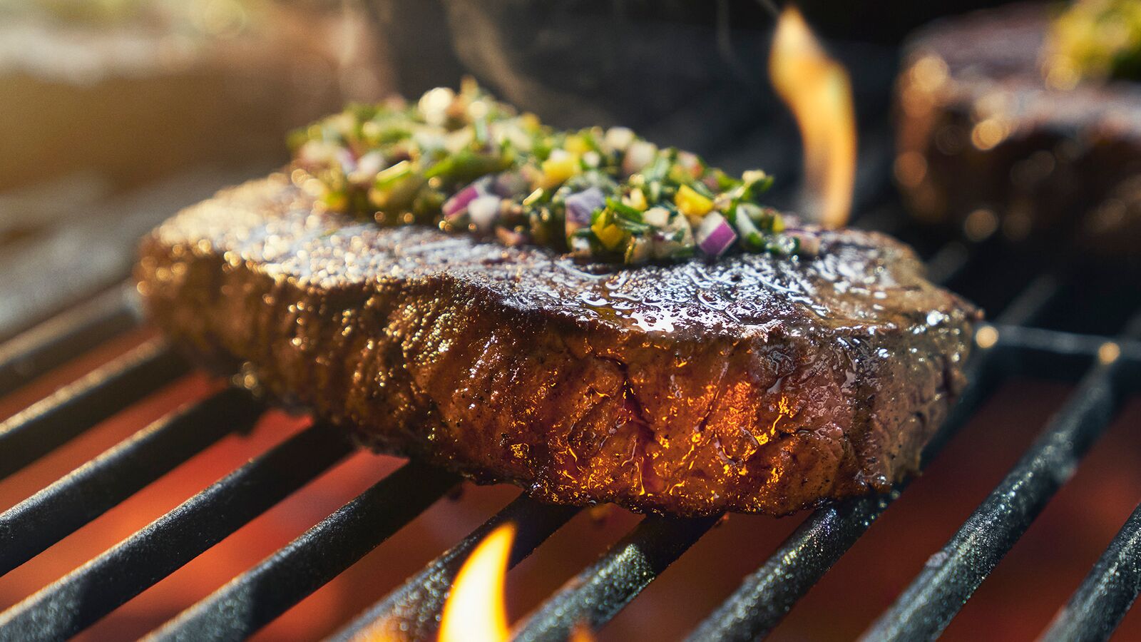 Steak with buttery herb sauce ( Recipe ) | Lurpak®