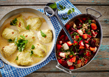 Kåldolmere med fisk og bagte rodfrugter