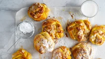 Saffransbullar med mandelmassa
