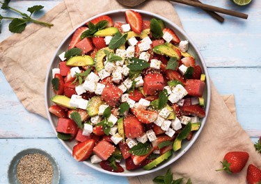 Salat med vandmelon, avocado og jordbær