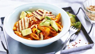 Tomatpasta med halloumi och avokado