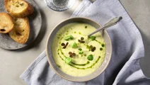 Potatis- och broccolisoppa