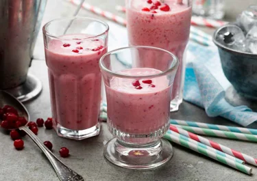 Vinbärs- och rabarbermilkshake