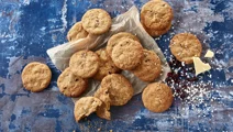 Cookies med hvid chokolade, lakrids og tranebær