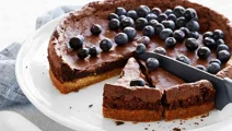 Kolakladdkaka med blåbär