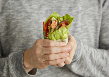 Salaatti-savulohiwrap