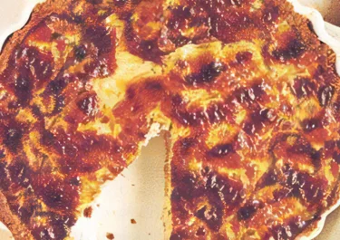 Paj med krabba och ädelost