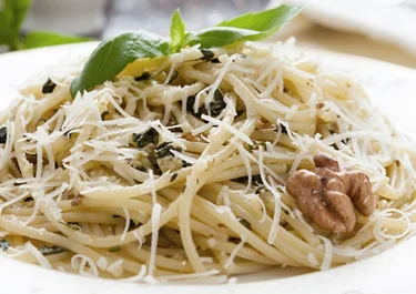 Espaguetis al ajo y peperoncino