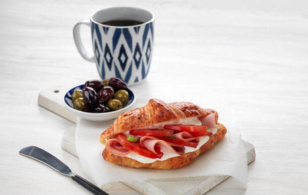 كرواسون الجبنة و الديك الرومي