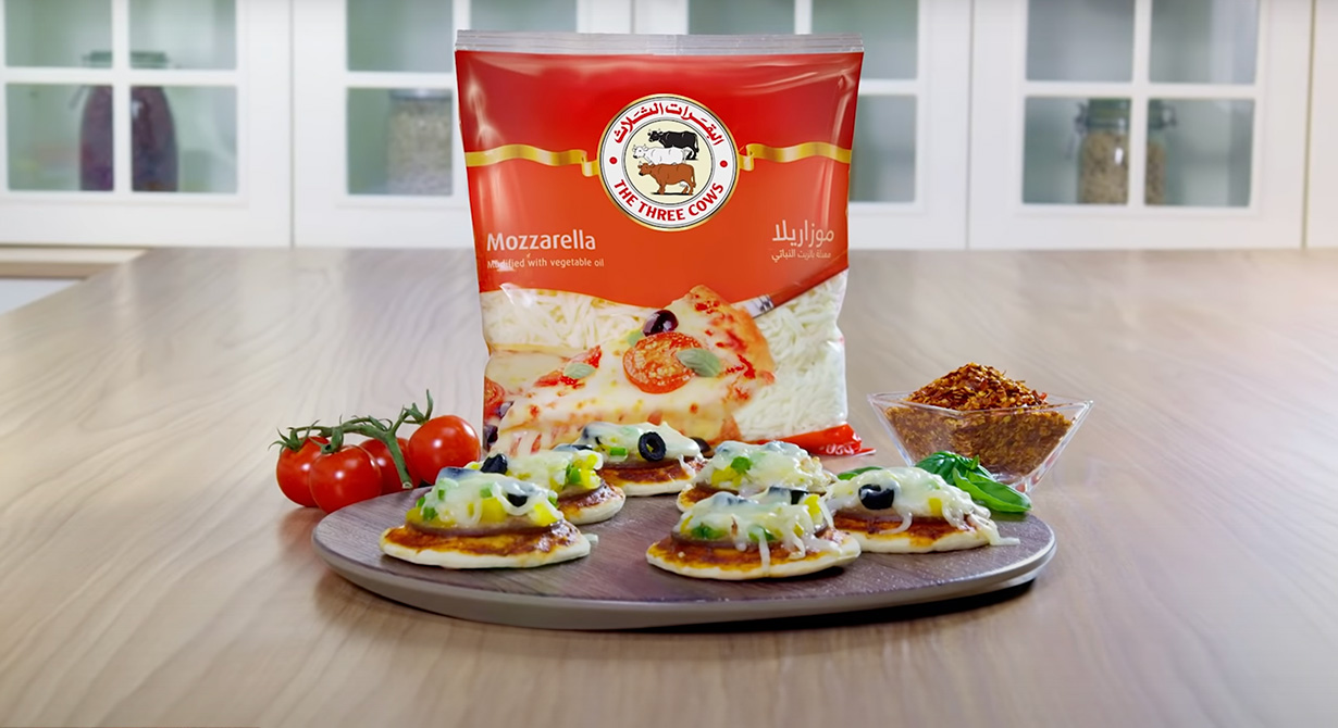 البيتزا الصغيرة بصلصة البيتزا المشوية