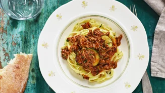 Tagliatelle bolognese med zucchini