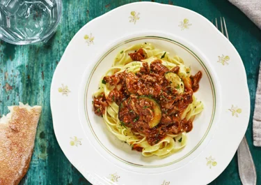 Tagliatelle bolognese med zucchini