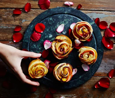 Apple roses