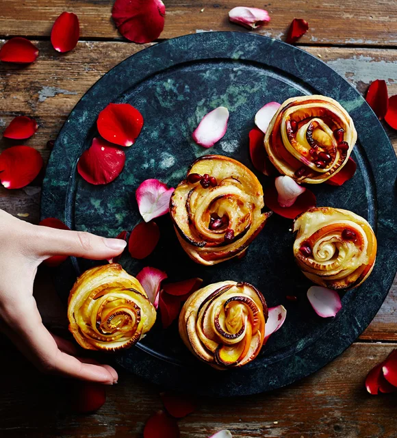 Apple roses