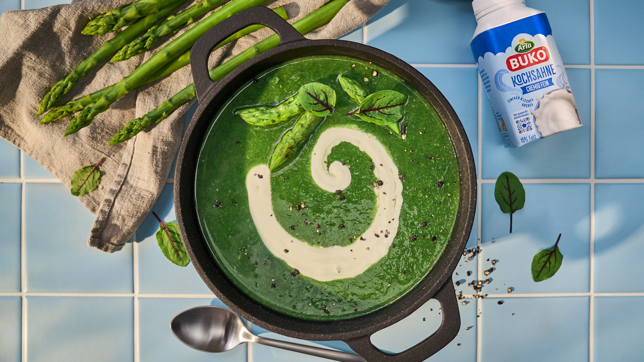 Grüne Spargelsuppe mit Spinat und Lauch - Rezept | Arla Foods
