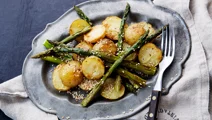 Groene asperges met aardappelen