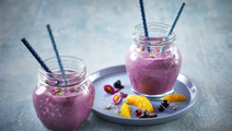 Smoothie with frozen fruit