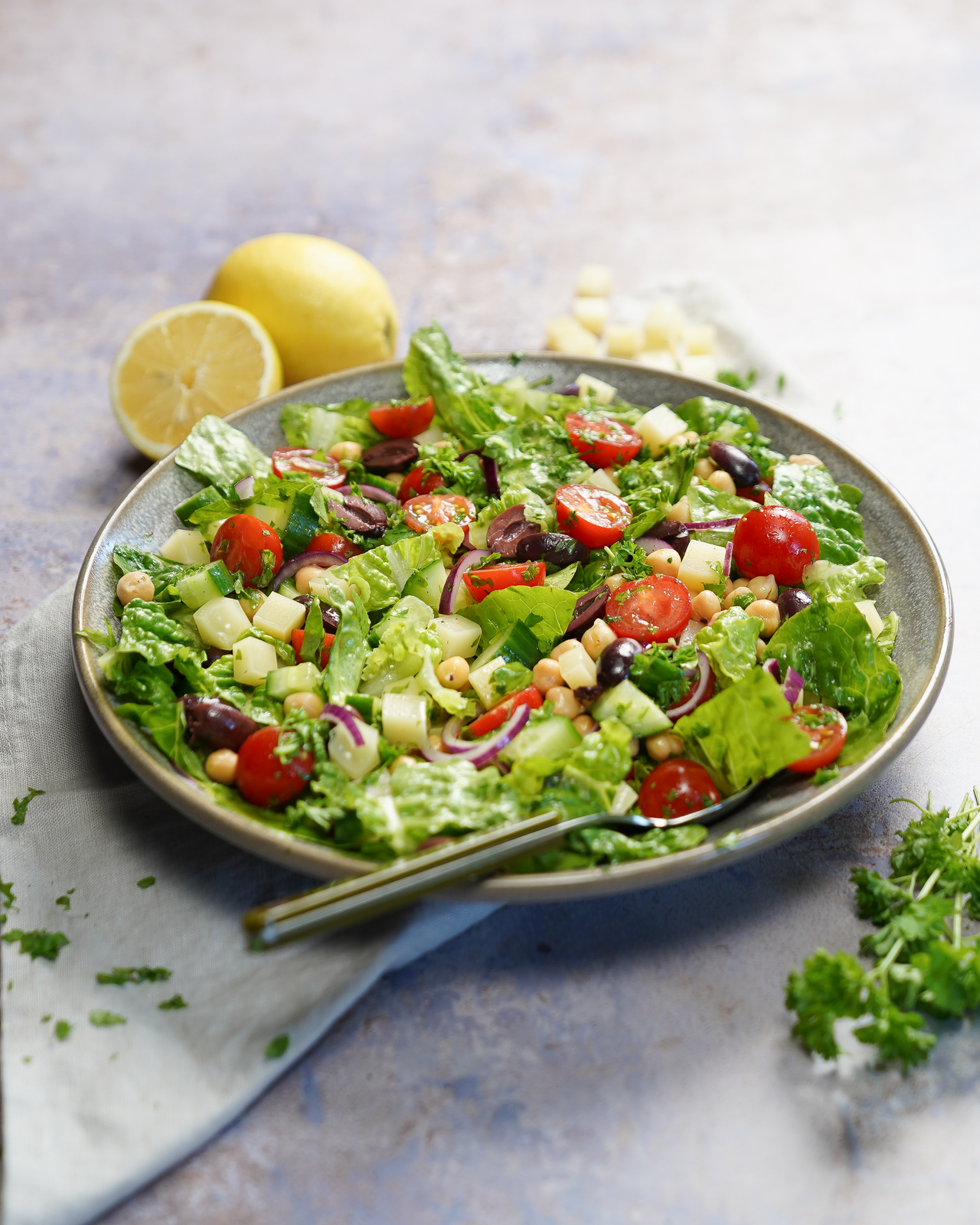 Mediterraner Salat mit Kichererbsen