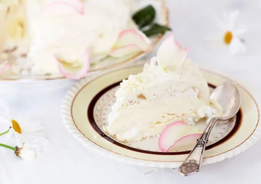 Glasstårta med rabarbersmak