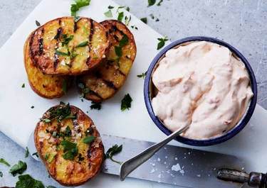 Grillade potatishalvor med chili