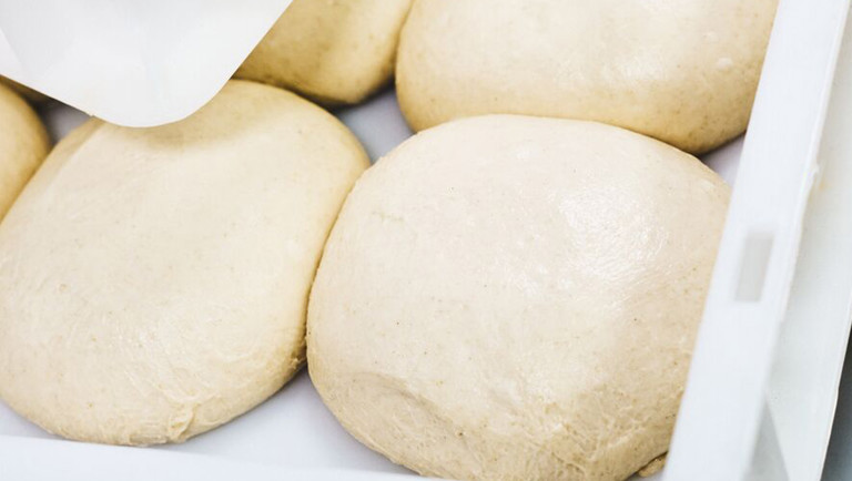 Hapanjuuripizzataikina