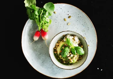 Ostkaka med cottage cheese och pesto