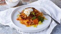Gröna biffar med linsgryta och apelsinyoghurt