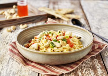 Nudler med spicy kylling og grøntsager